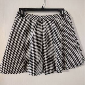ONE CLOTHING Emo Punk Black White Houndstooth Circle Flare Skater Mini Skirt Md